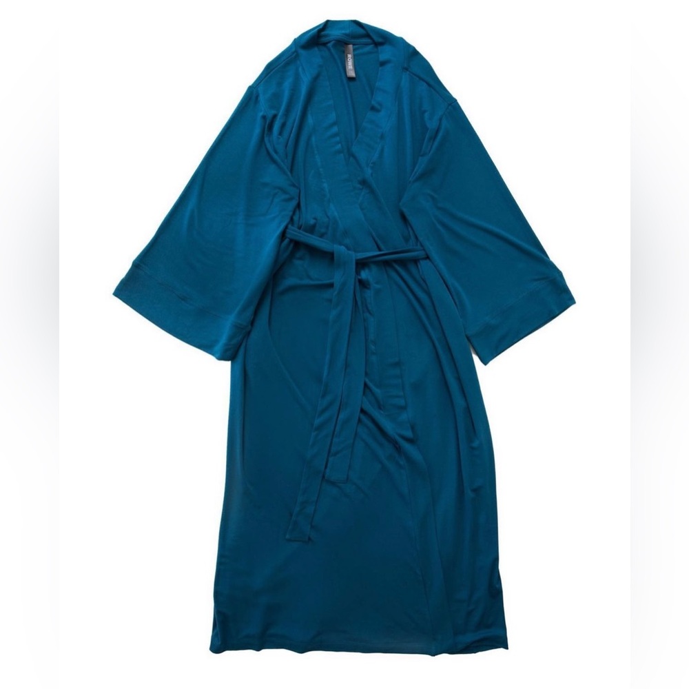 🇨🇦 Rowe women’s the robe in Moroccan Blue colour